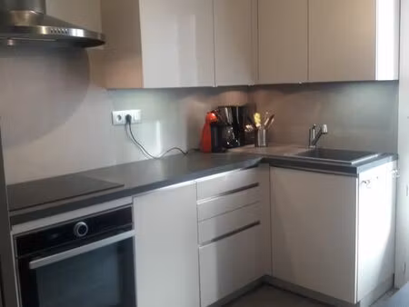 appartement t4 de 80 m² cave garage - non meublé