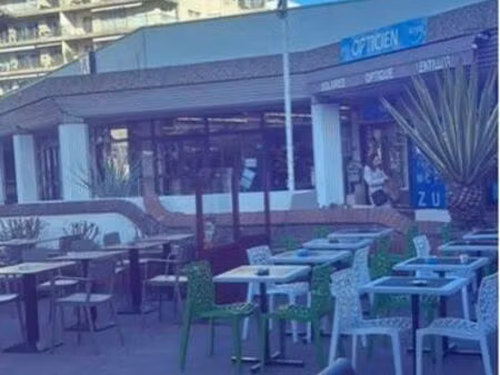 restaurant/commerce/bar/snack/kebab la rode grande terrasse coup de fusil à voir