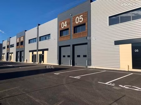 local d'activité 608 m²