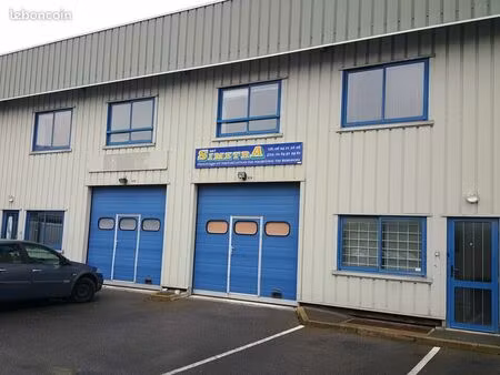 local d'activite 211 m² lisses