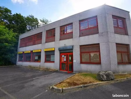 local d'activite 46 m² lisses