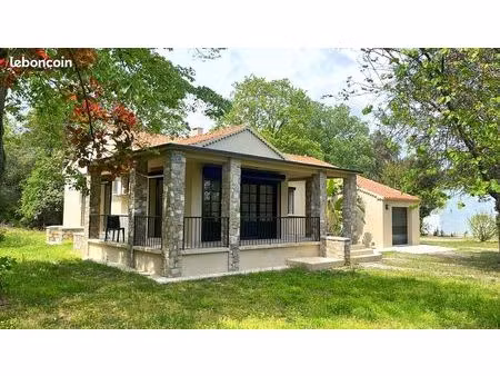 propriété de 2 maisons sur 5.700m² de terrain