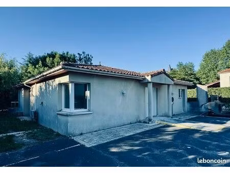 bel appartement t2 entièrement meublé & équipé - 50 m² - la couronne à 300 mètres du centr