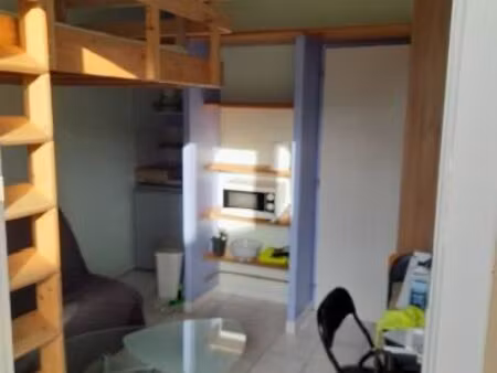 studio meublé avec mezzanine – proche commodités – la couronne
