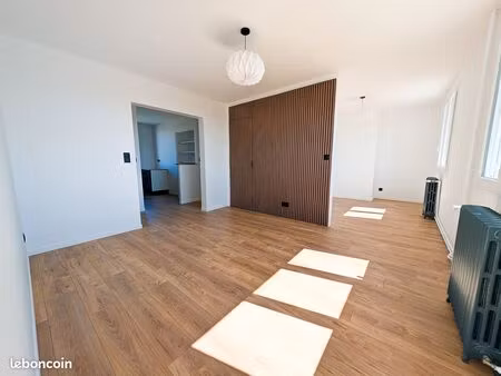 superbe t4 de 63 m² entièrement rénové + balcon exposé ouest + garage fermé + cave + parki
