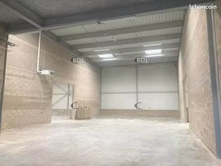 local d'activité 425 m²