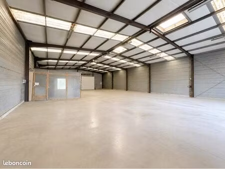 local professionnel/ entrepôt de 476m2