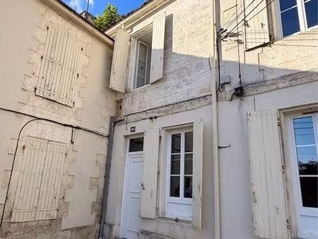 ? belle petite maison de ville t2 rénovée à neuf – avec jardin privatif – angoulême ?