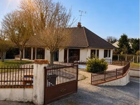 à luyeres 15km de troyes  maison 110m2  3 chambres  sous sol total de 110m2 et jardin de 1