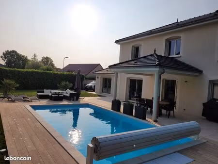 maison rénovée 7 chambres avec piscine