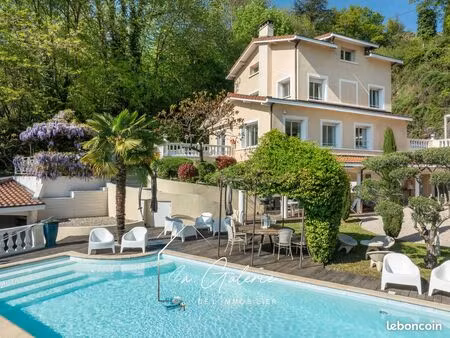 villa 6 pièces 289 m²