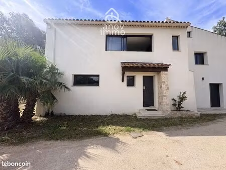 villa 7 pièces 271 m²