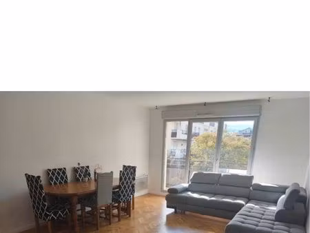 appartement  trois-pièces en bord de seine