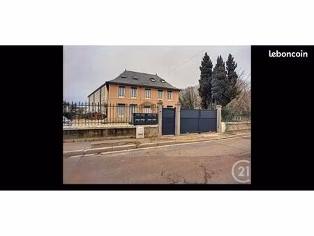vends immeuble de rapport 3t2 et 4 studio meublé