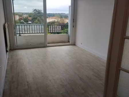 location appartement avec 1 chambre  cuisine et salon