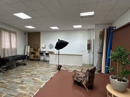 local / bureau 90m2 sur 2 niveaux refait à neuf