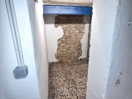 rare grande cave 30m2 avec électricité
