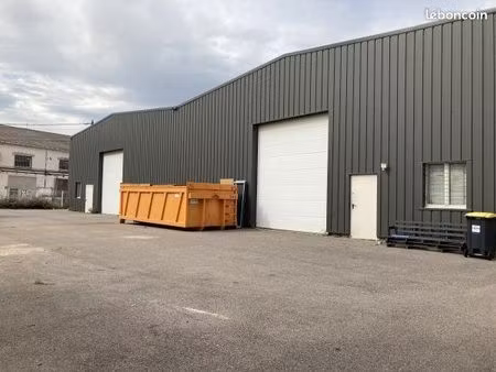 local industriel 300 m²