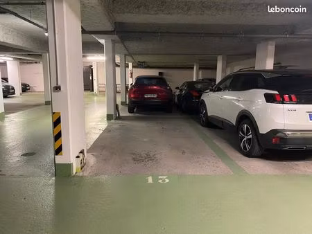 place de parking sécurisée