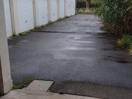 garage fermé ( rue febvotte )