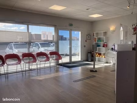 local d'activité 102 m²