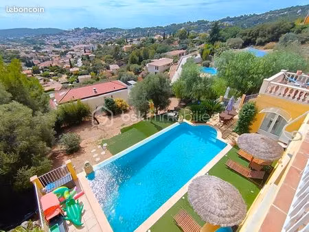 villa 9 pièces 225 m²