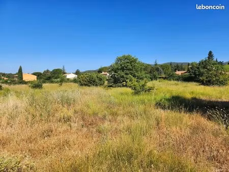 terrain 752 m² lauris