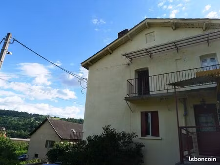 beau t2 dans le calme  balcon et petite terrasse avec vues  parking et terrain