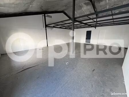 bureau 82 m²