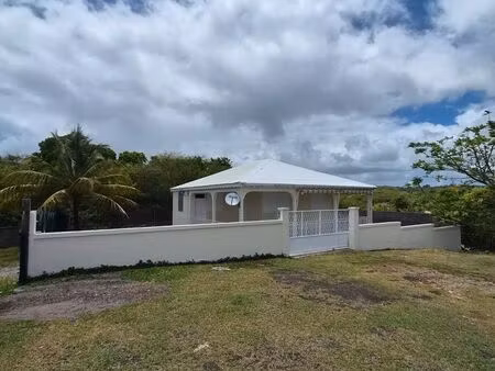 loue villa cadre paisible ( petite vue sur mer et marie galante)