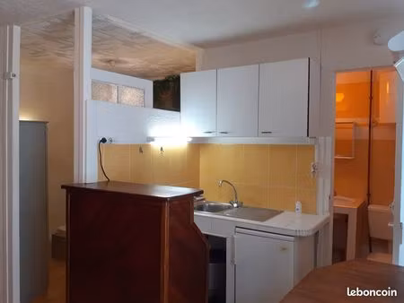 beau studio meublé de caractère croix-rousse