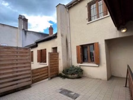 t3 65m2 refait à neuf avec cuisine équipée