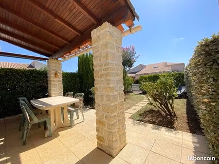 maison meublée t3 42m2 jardinet clos et terrasse couverte + parking