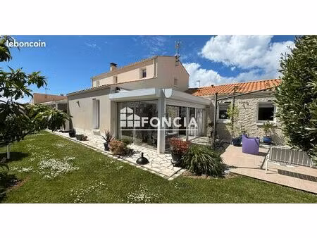 bourg tous commerces et services - suite parentale au rez-de-chaussée