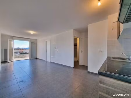 à louer : appartement t2  2 pièces de 43 m2 avec terrasse à théza (66200)