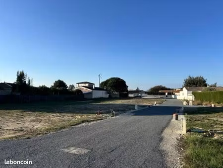 terrain 439 m² saintes