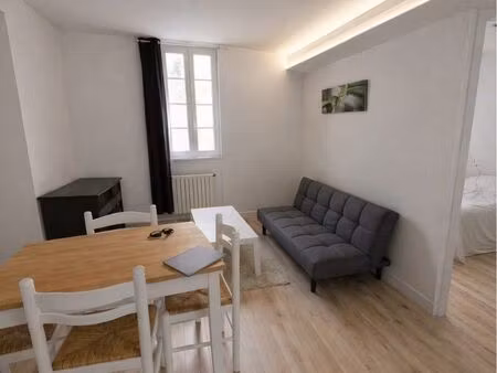 cœur de plateau : 30 m² rénové avec chambre séparée et local privatif