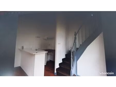 location maison de ville/ appartement t2