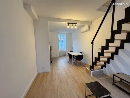 t2 duplex - rénové à neuf - ruelle centre avec parking
