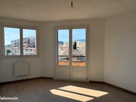 toulon - pont du las: t2 refait à neuf avec terrasse