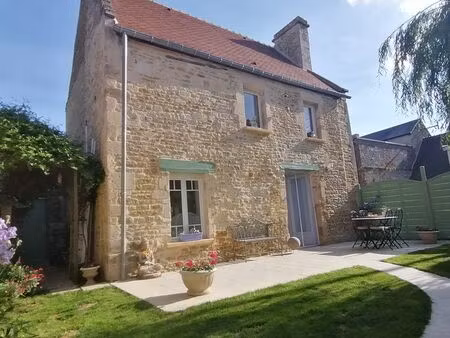 maison individuelle en pierre et appartement et local commercial