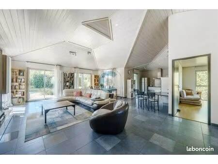 propriété 6 pièces 167 m²