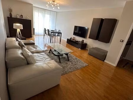 bel f4 traversant de 90 m2 très lumineux