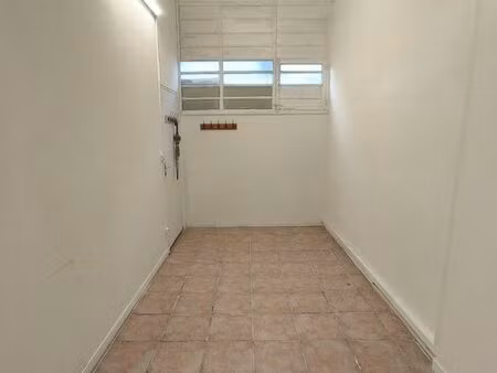 salle 20m2 bureau/atelier/dépôt