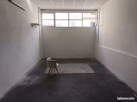 salle 40m2 atelier/répétitions/bureau