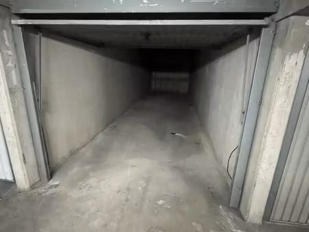 grand garage/box double 26 m² à louer la courneuve - les six routes