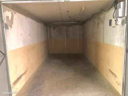 loue garage 12 m2 st mandrier village
