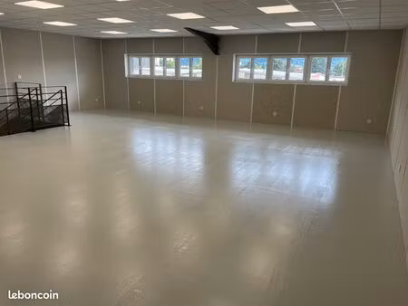 a louer local 170m2
