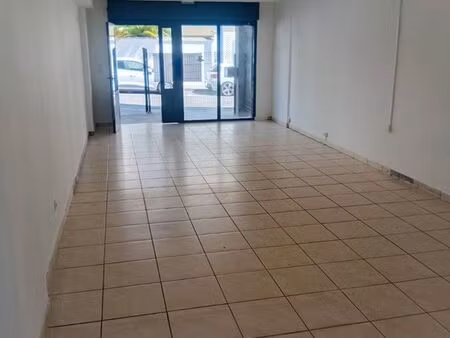 à louer – local professionnel / commercial – centre-ville saint-denis (47 m²)