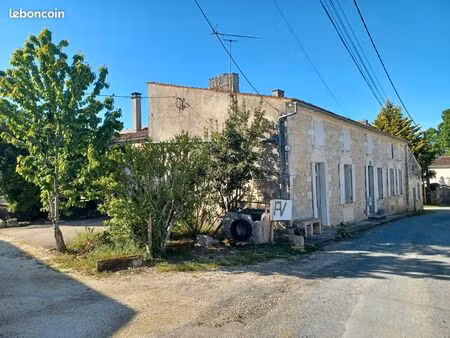 maison charentaise habitable de suite à rénover